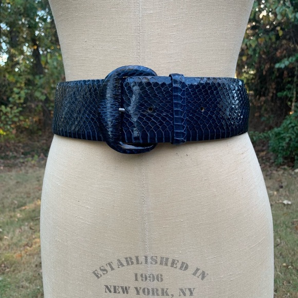 Beautiful Vintage Cobalt Blue Snakeskin & Leather Oversized Waist Belt - Picture 5 of 16